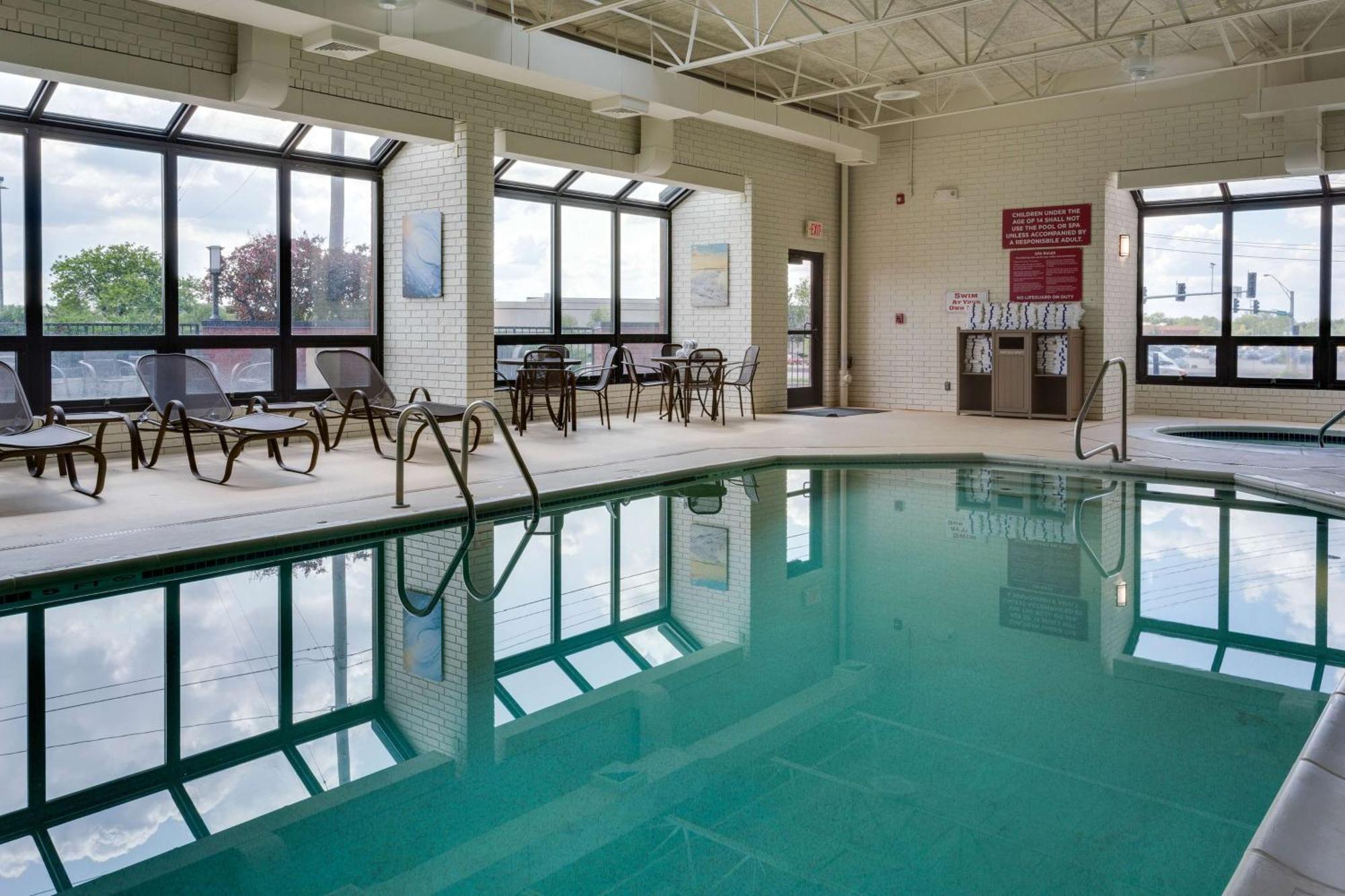 Drury Inn & Suites Columbia Stadium Boulevard Екстериор снимка