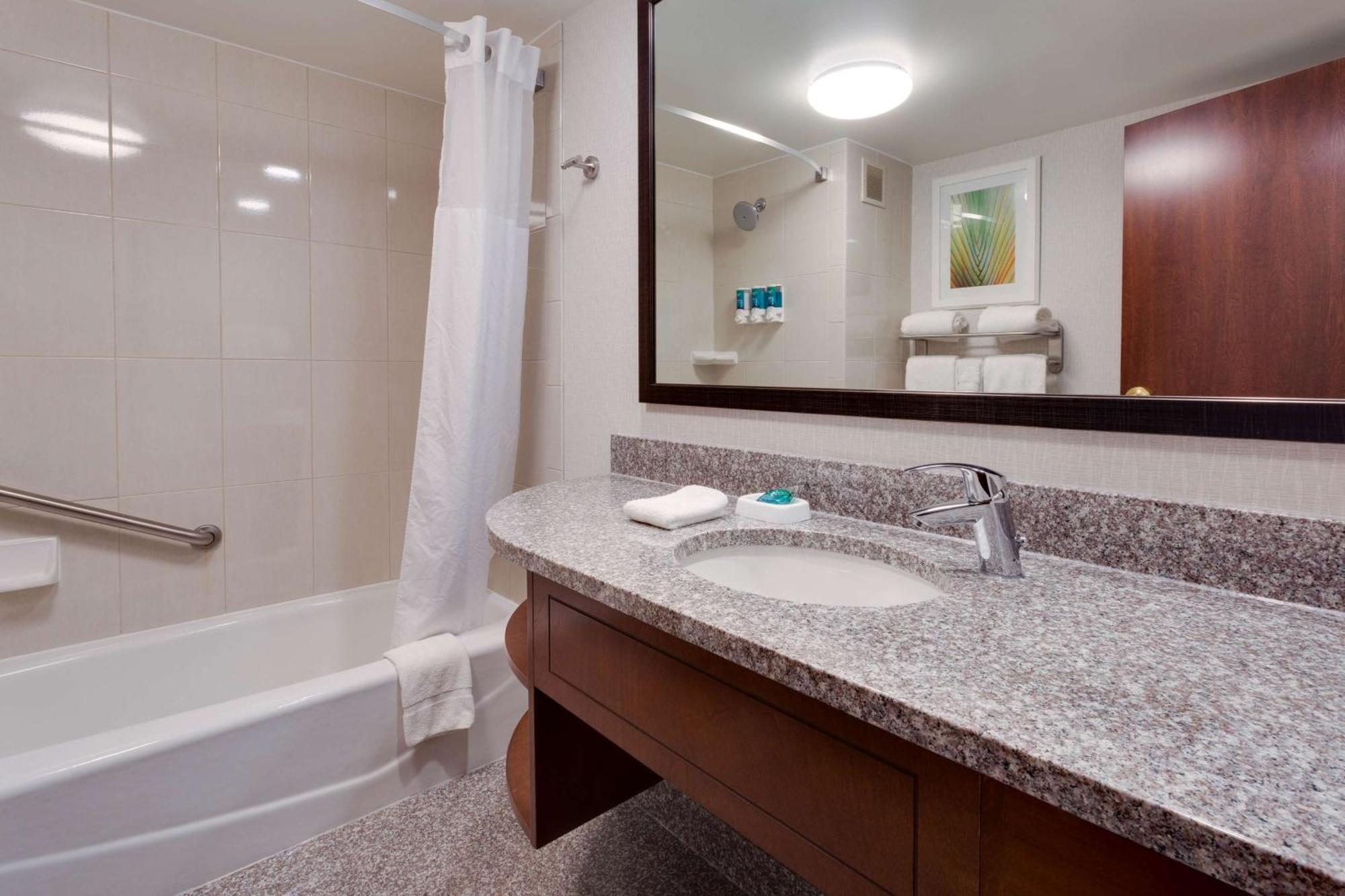Drury Inn & Suites Columbia Stadium Boulevard Екстериор снимка