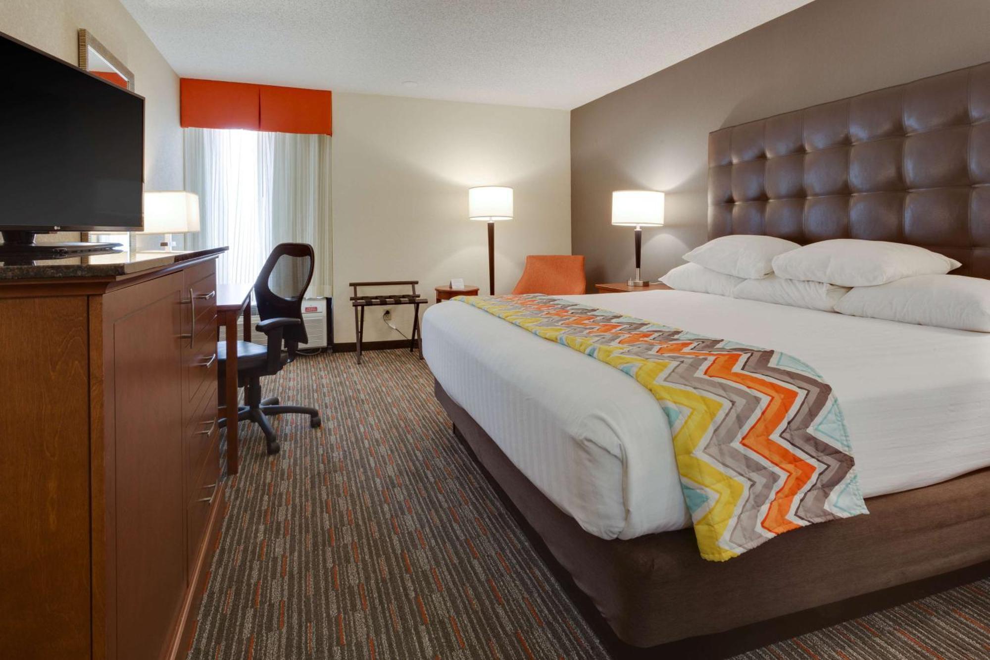 Drury Inn & Suites Columbia Stadium Boulevard Екстериор снимка