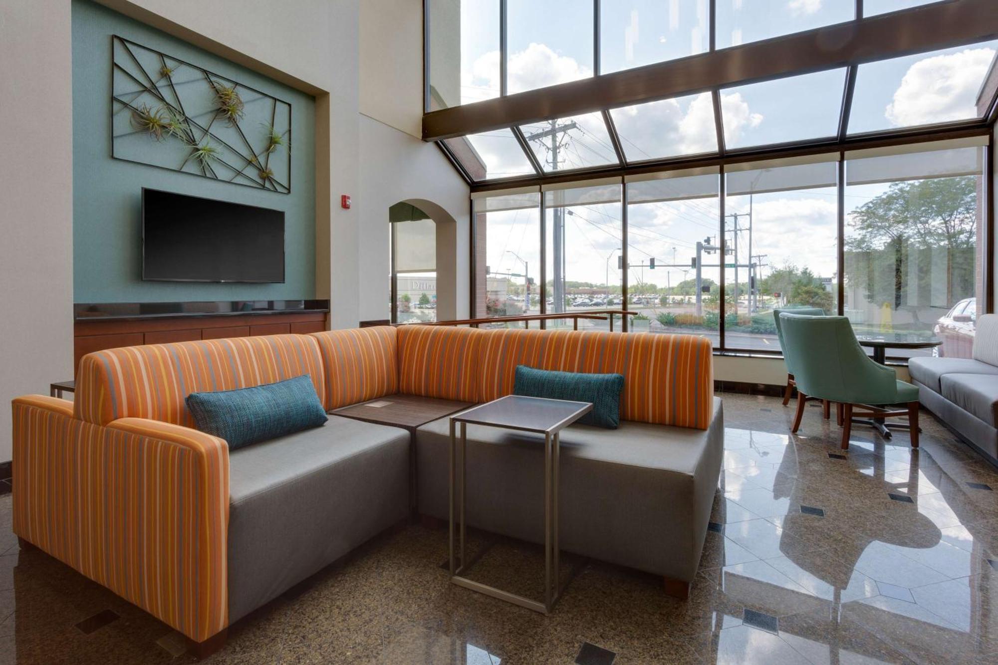 Drury Inn & Suites Columbia Stadium Boulevard Екстериор снимка